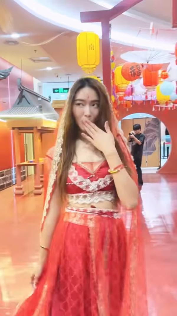 戴祖儀超低胸尺度谷盡4吋偉大深溝 豁出去史上最性感：真係好大犧牲
