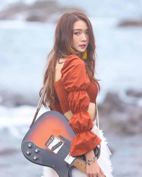 戴祖儀超低胸尺度谷盡4吋偉大深溝 豁出去史上最性感：真係好大犧牲