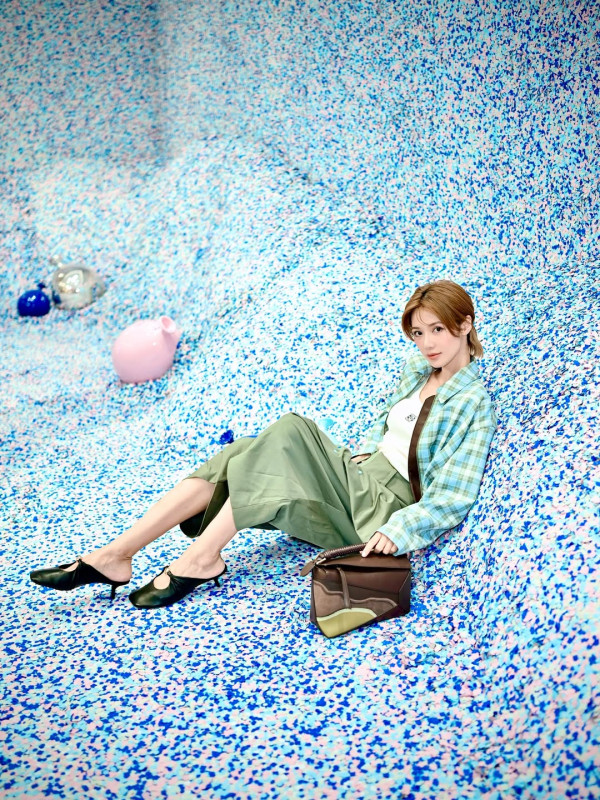 37歲女星敷日本面膜險盲！雙眼強烈刺痛 凌晨掛急症求醫 