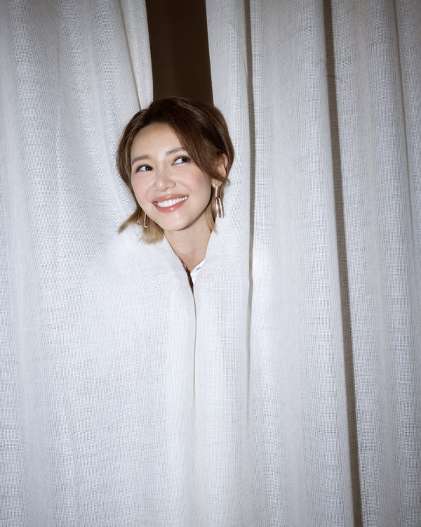 37歲女星敷日本面膜險盲！雙眼強烈刺痛 凌晨掛急症求醫 