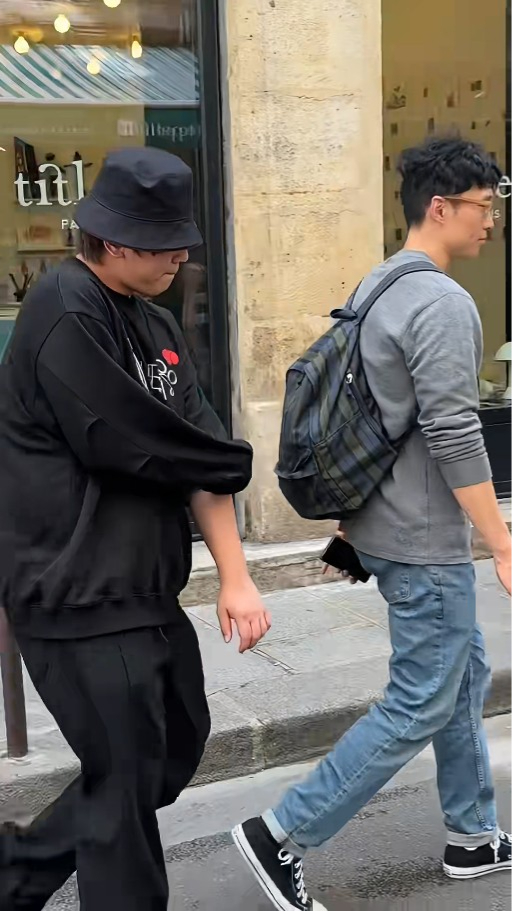 姜濤現身巴黎街頭神情輕鬆 網民感嘆工作辛苦 大讚：其實挺可愛 