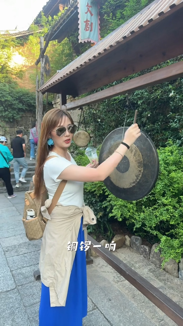 朱晨麗近照曝光身形突變豐腴面圓肚凸 上圍明顯發福！屢傳與百億富二代秘戀