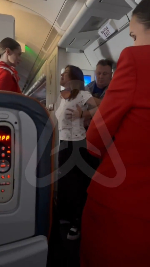 女遊客大鬧機艙聲稱「胸痛屁股痛」喧鬧多時要求升艙 最終結局大快人心 