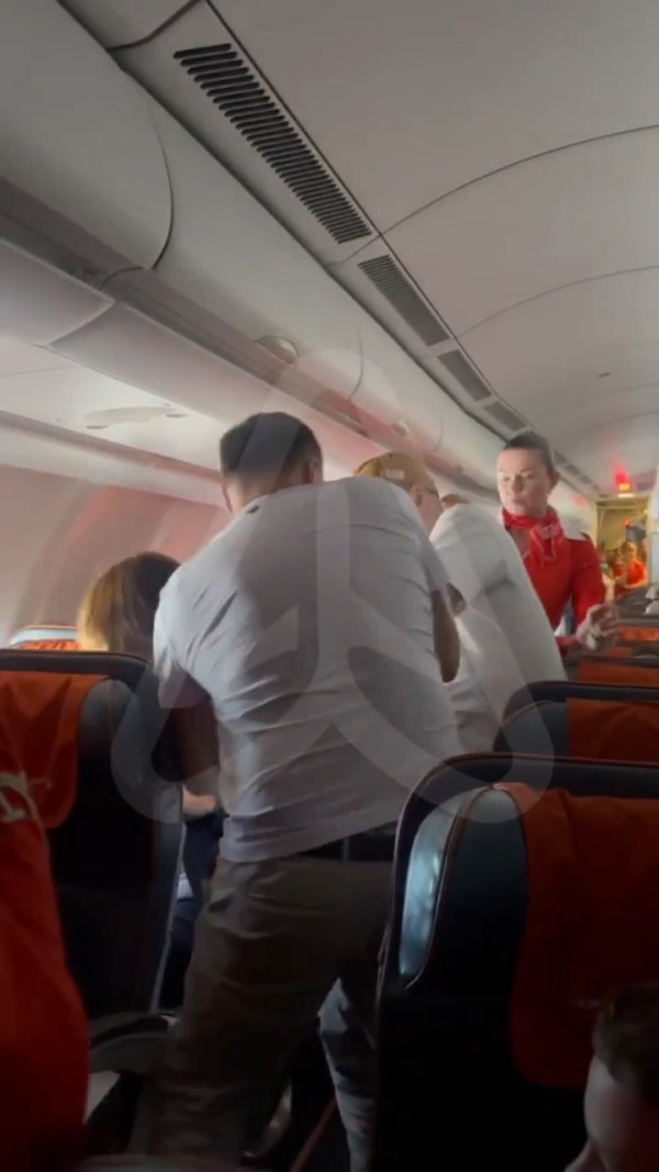 女遊客大鬧機艙聲稱「胸痛屁股痛」喧鬧多時要求升艙 最終結局大快人心 