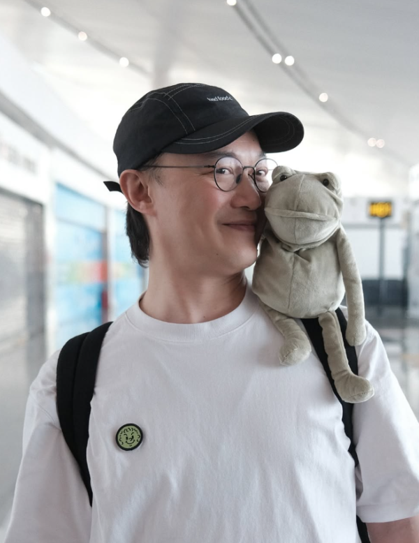 陳奕迅親生哥哥容貌曝光激似雙胞胎  倒模五官震驚網民：兩個人真的好像！