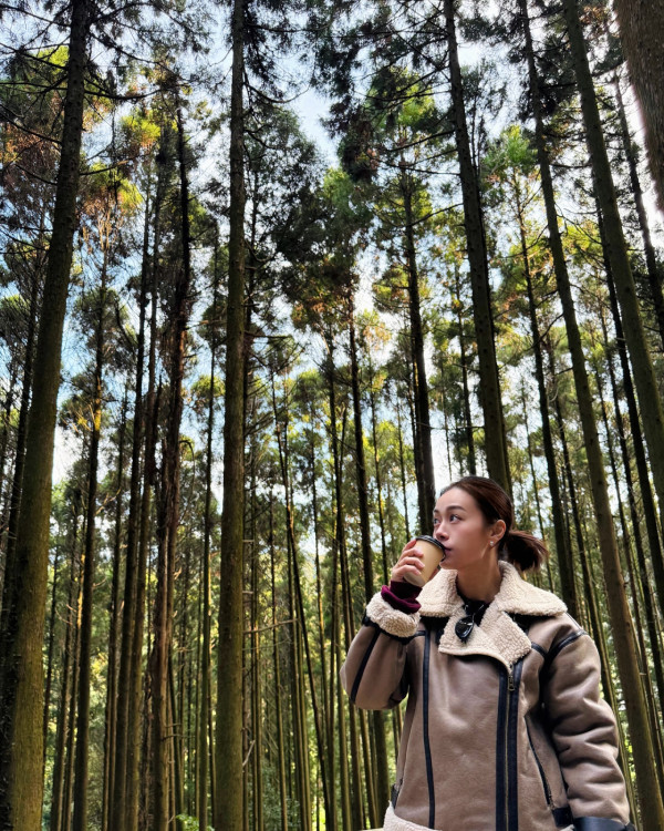 黃心穎三點式泳衣性感大解放與老公合照 胸形畢露騷馬甲線蜜桃臀震撼眼球