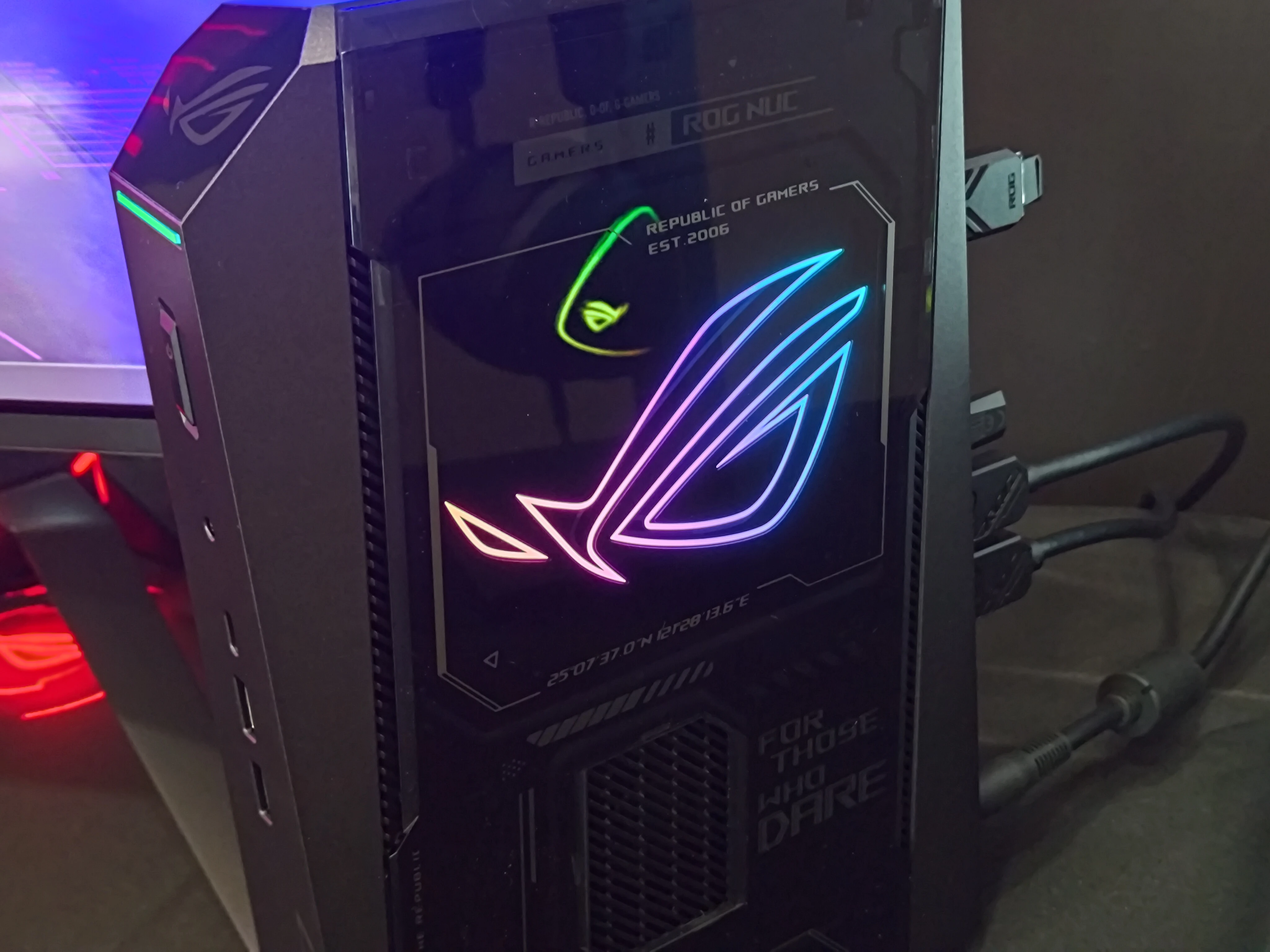 ASUS ROG NUC (2025) 終極評測！迷你機身隱藏電競巨獸，RTX 5080+AI實力盡現！