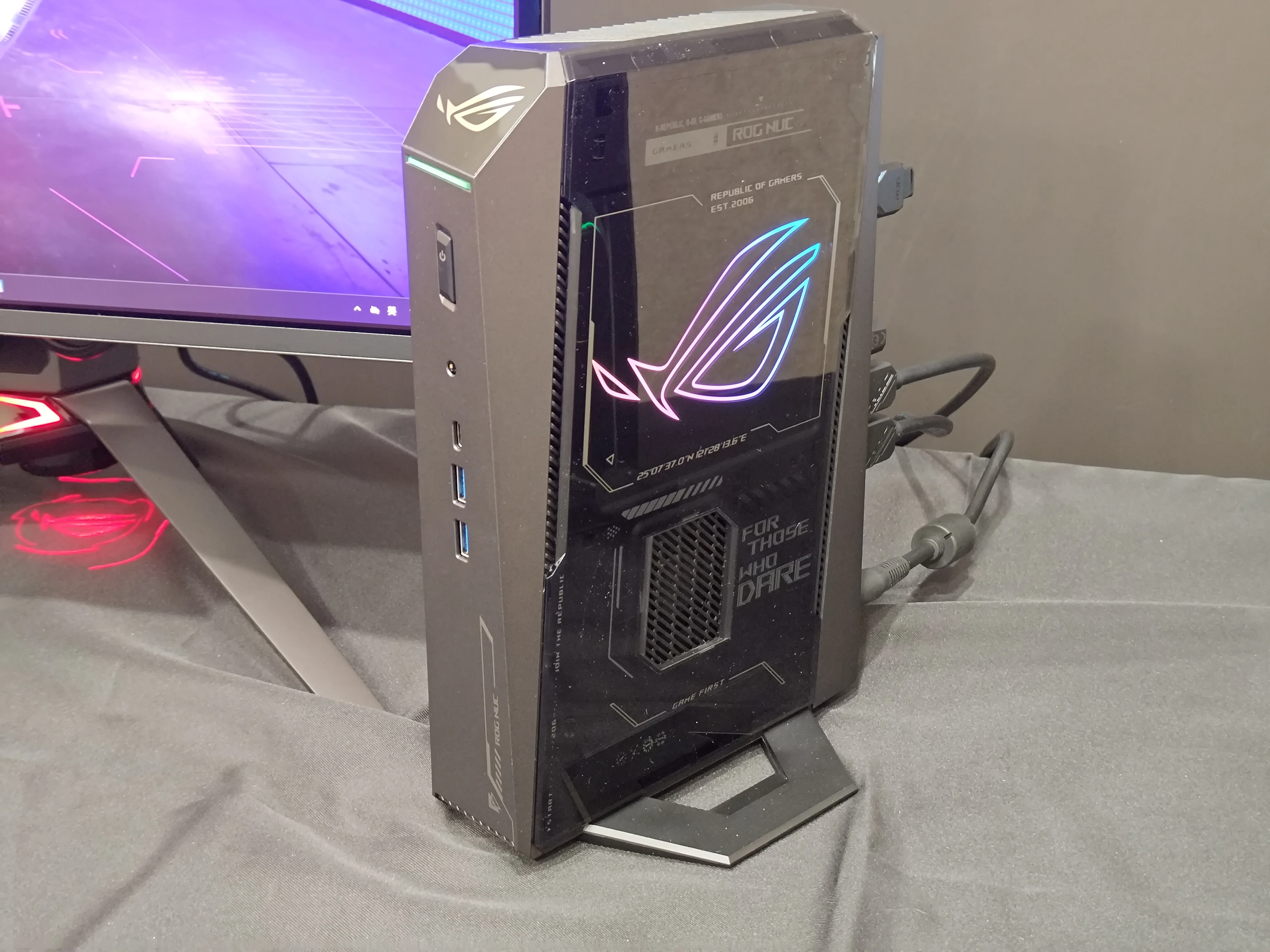 ASUS ROG NUC (2025) 終極評測！迷你機身隱藏電競巨獸，RTX 5080+AI實力盡現！