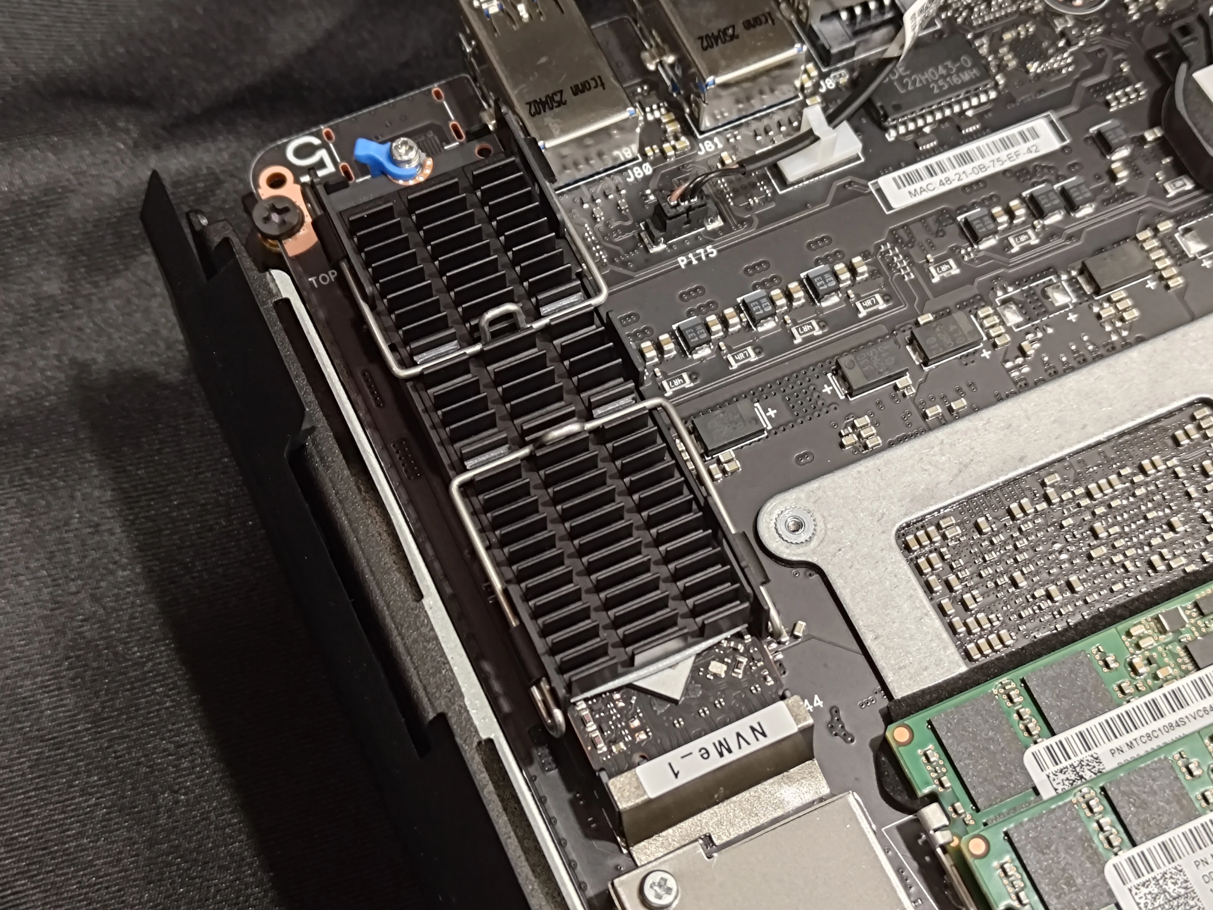 ASUS ROG NUC (2025) 終極評測！迷你機身隱藏電競巨獸，RTX 5080+AI實力盡現！