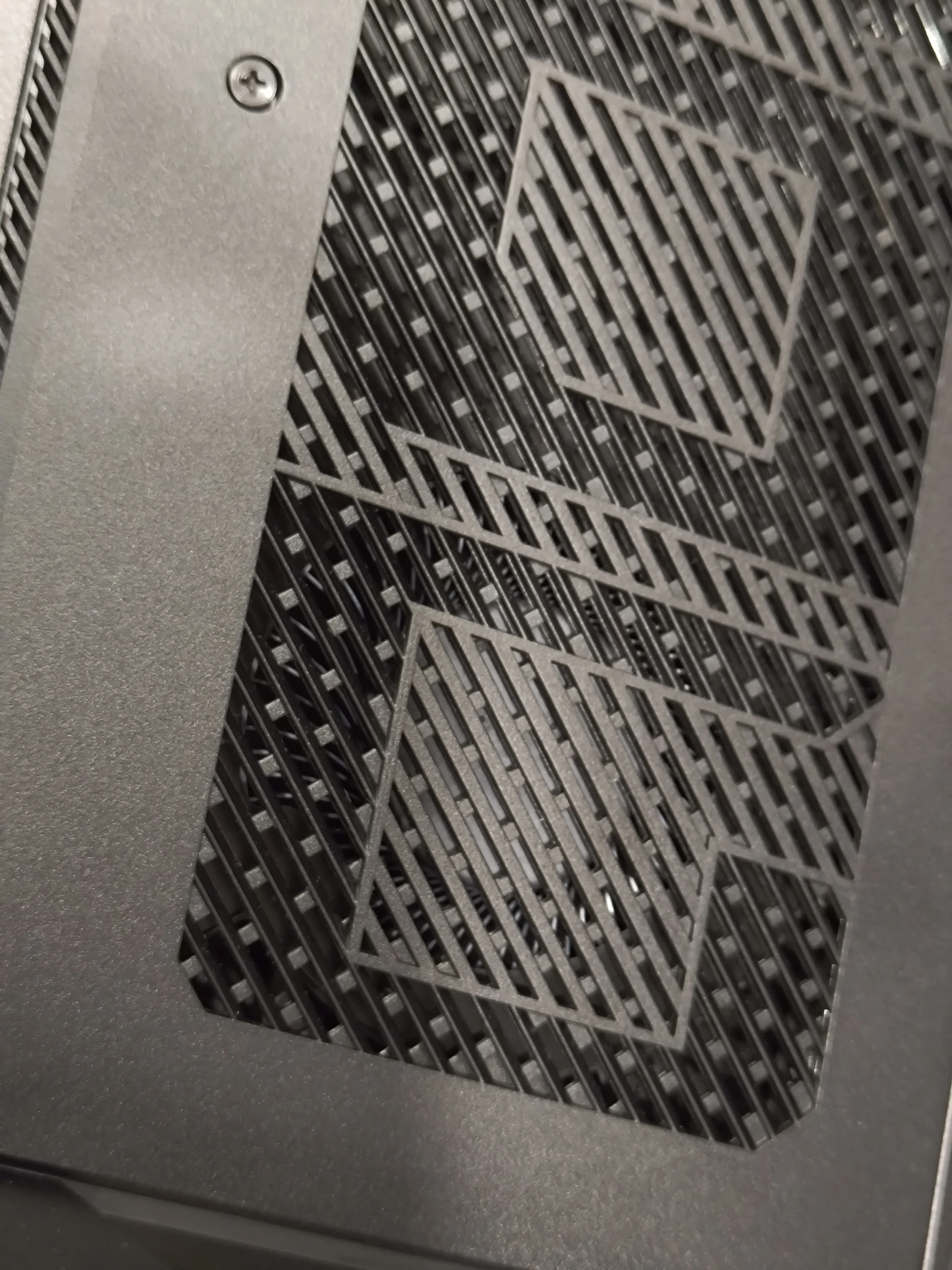 ASUS ROG NUC (2025) 終極評測！迷你機身隱藏電競巨獸，RTX 5080+AI實力盡現！