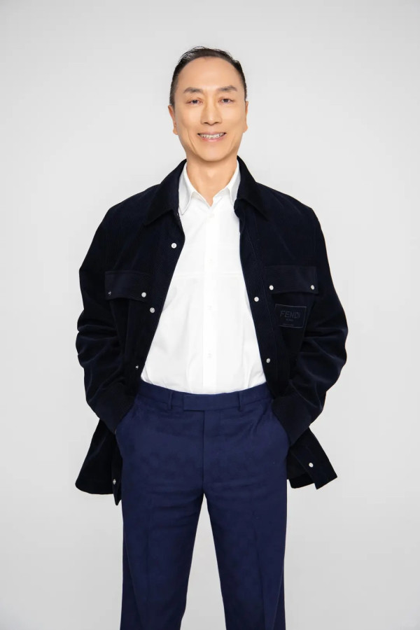 炎明熹離巢後獲百億富商垂青尊稱阿姐！二人合照曝光揭不為人知真實關係