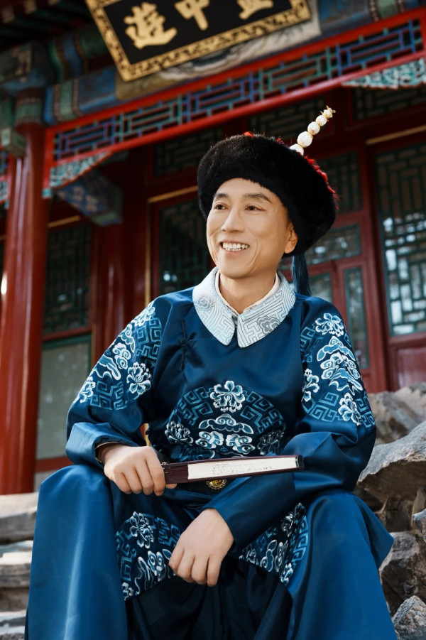 炎明熹離巢後獲百億富商垂青尊稱阿姐！二人合照曝光揭不為人知真實關係