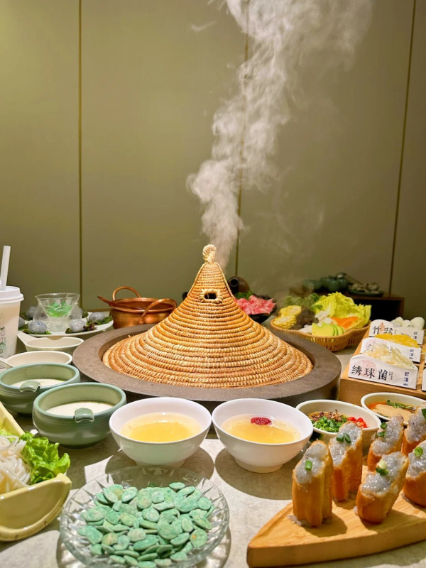 鮮潭蒸氣石鍋魚（圖片來源：小紅書@鮮潭蒸氣石鍋魚）