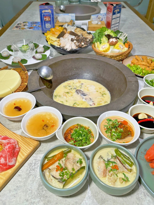 鮮潭蒸氣石鍋魚（圖片來源：小紅書@鮮潭蒸氣石鍋魚）