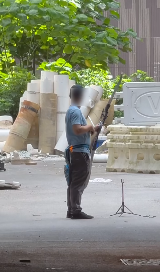 中年漢疑擅改工地做射箭場！網民憂流箭傷及途人！管有違禁武器最高可判監三年