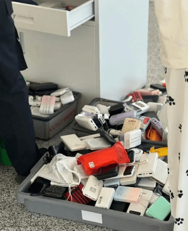 內地機場新規｜坊間現大量二手行動電源！「機場攔截貨」最平15元起 