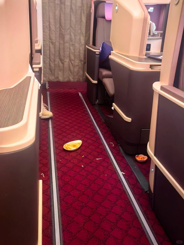 深圳客機遭遇強氣流急墜三秒 機艙一片狼藉 乘客驚聲尖叫似坐跳樓機