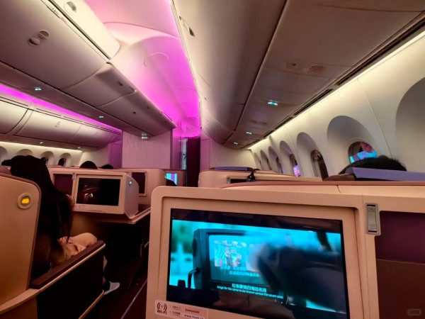 深圳客機遭遇強氣流急墜三秒 機艙一片狼藉 乘客驚聲尖叫似坐跳樓機