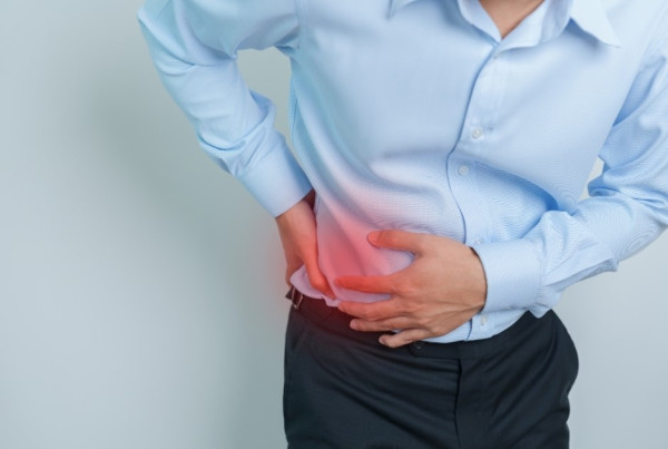 當腎功能衰退時，容易導致貧血、怕冷、腫脹、腰痛和高血壓。（圖片來源︰Canva）