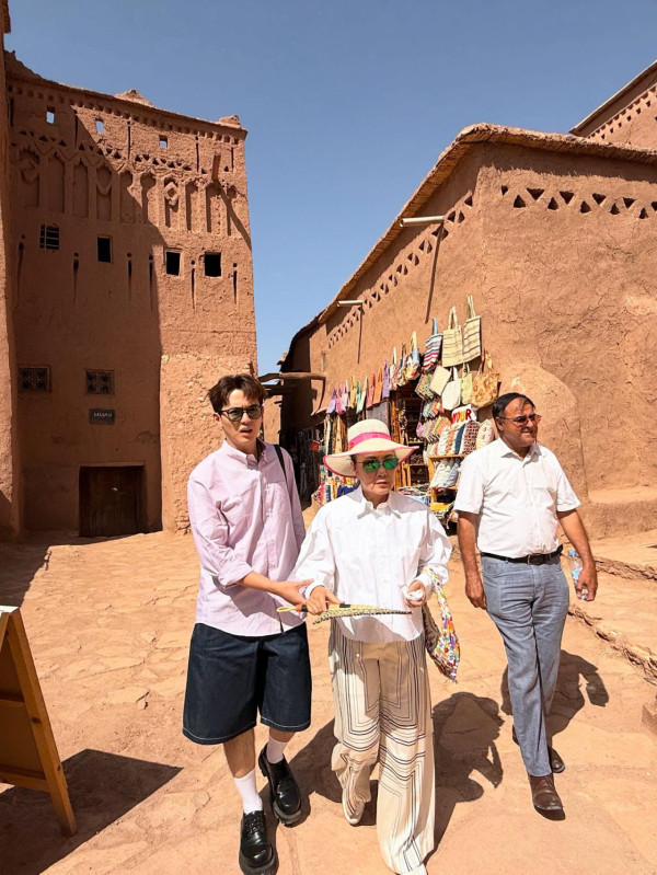 帶阿姐看世界｜暢遊摩洛哥撒哈拉沙漠騎駱駝 汪明荃大讚阮浩棕勁勤力！ 