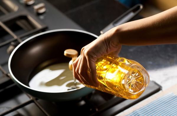 哪一種油最健康？6大植物油營養比拼 營養師推1款油可取代橄欖油