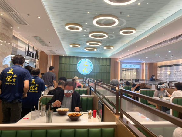 沙田連鎖冰室驚見「黑色鰻魚」網嘲：似豆豉鯪魚／廚師7字回應惹議