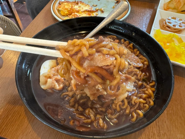 內地客住知名酒店被老鼠咬醒 酒店竟消極處理 付封口費解決事件？ 