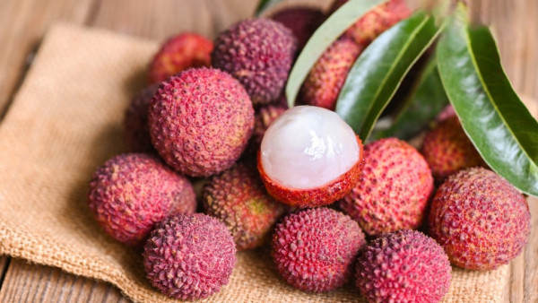 荔枝減燥熱︱營養師教3招吃荔枝不上火降燥！5大禁忌別與牛奶同食