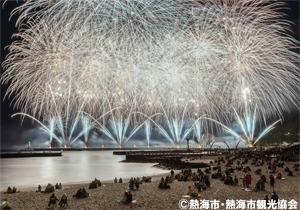 圖片來源:熱海海上花火大會官網 熱海花火大會|香港KOL雪兒為日本睇煙花自私行為道歉 認與霍哥遊日澄清已與前夫分居