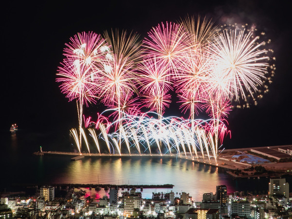 圖片來源:熱海海上花火大會官網 熱海花火大會|香港KOL雪兒為日本睇煙花自私行為道歉 認與霍哥遊日澄清已與前夫分居