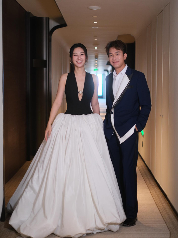 高海寧性感戰衣中門大開胸形畢露 透視裝晒34D澎湃上圍視覺效果極震撼
