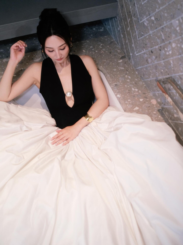 高海寧無預警IG突晒婚紗照引轟動 單身多年24字宣言惹網民狂賀送祝福！