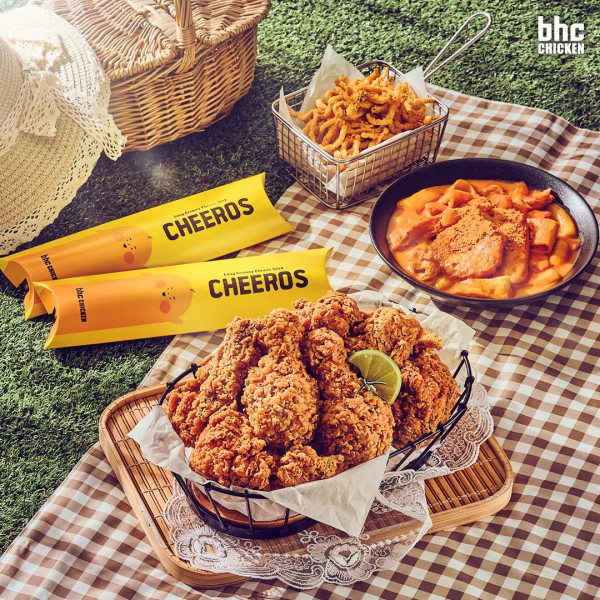 明洞美食 （圖片來源：Instagram@bhc_chicken_official）