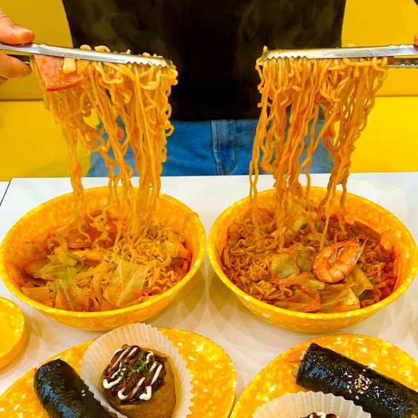 明洞美食 （圖片來源：Instagram@chickgimbap_official）