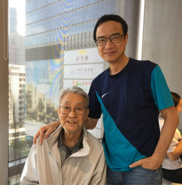 周驄逝世丨TVB「御用爺爺」周驄傳不敵肺炎病逝 終年92歲去年獲頒「傑出演藝大獎」