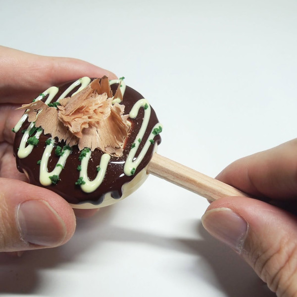 日本創意文具吸逾30萬觀看  鉛筆碎秒變大阪燒鰹魚片 