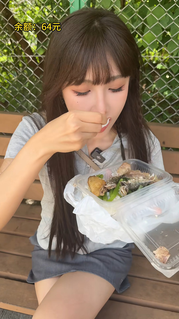 內地客遊港後列七大殘酷現實 纜車要排兩個鐘/酒店質素參差 呼籲：別信小紅書 