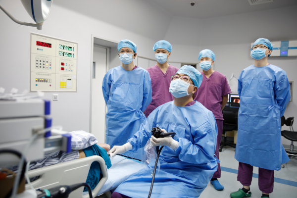 30多歲男食西瓜不吐籽致患盲腸炎！幾十粒籽積在盲腸需手術取出