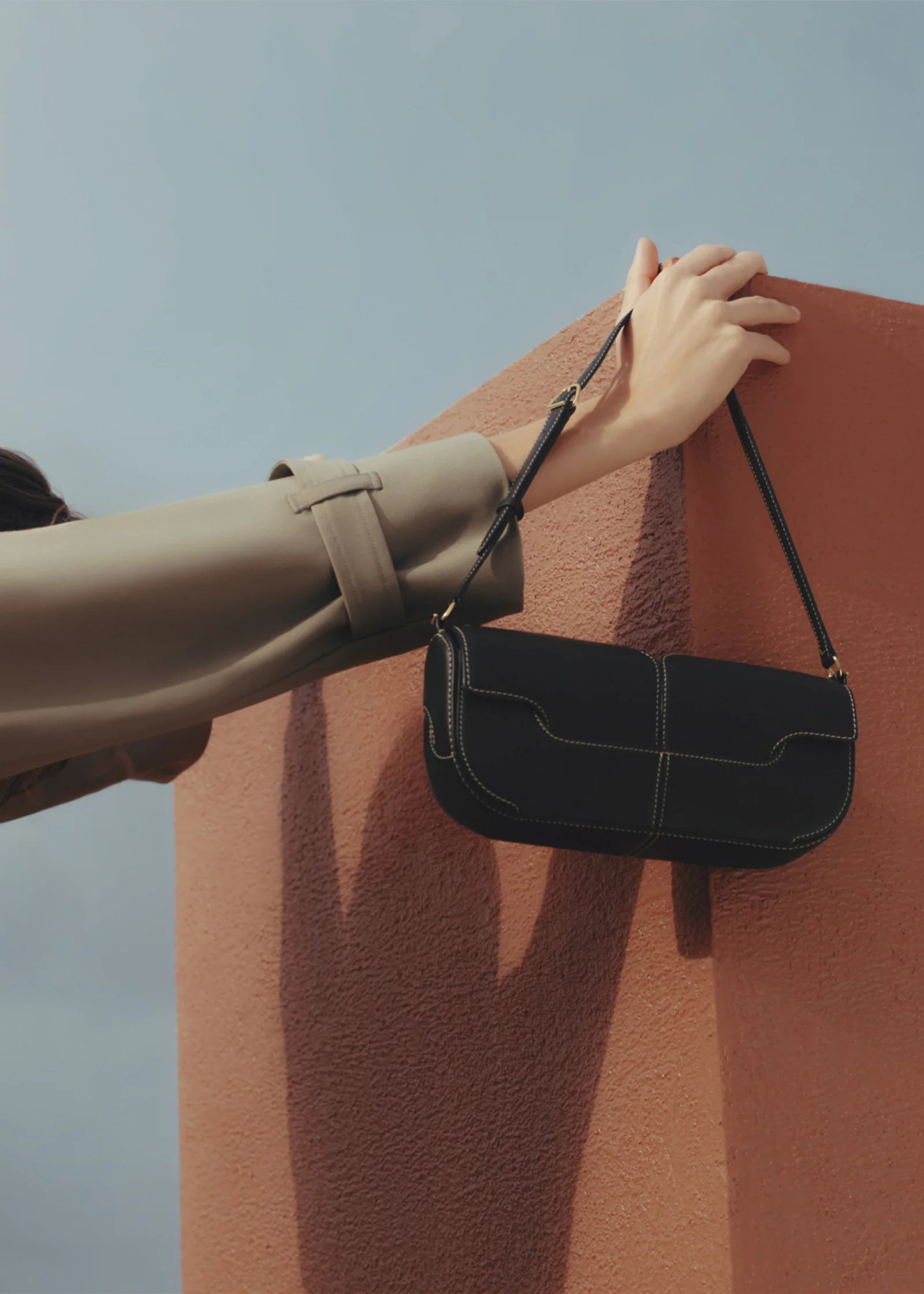 Polène手袋推薦 ｜Osmo- Smooth Black with Ecru Stitching 售價USD$610