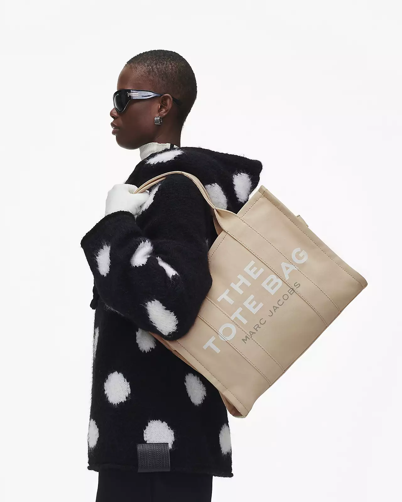 平價返工袋推薦｜Marc Jacobs The Large Tote Bag (Canvas)-Beige 售價HK$2,390