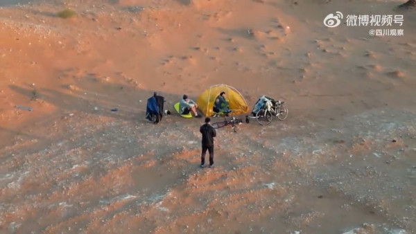 內地夫婦豪洗50萬帶兒子遊41國 被嘲英文無進步浪費錢 父反駁：放養教育也很好 