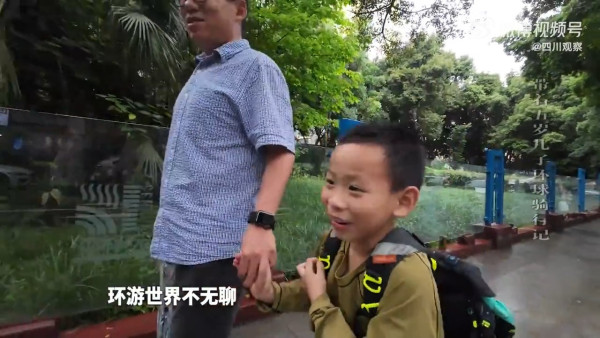 內地夫婦豪洗50萬帶兒子遊41國 被嘲英文無進步浪費錢 父反駁：放養教育也很好 