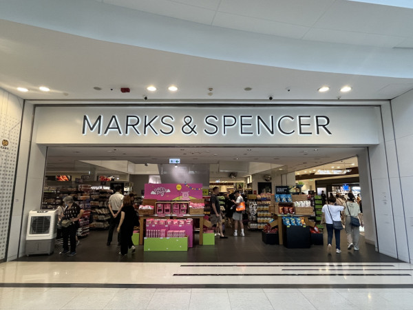 M&S超市必買清單！精選馬莎小食17款爆紅！開心果黑朱古力、開心果Tiramisu