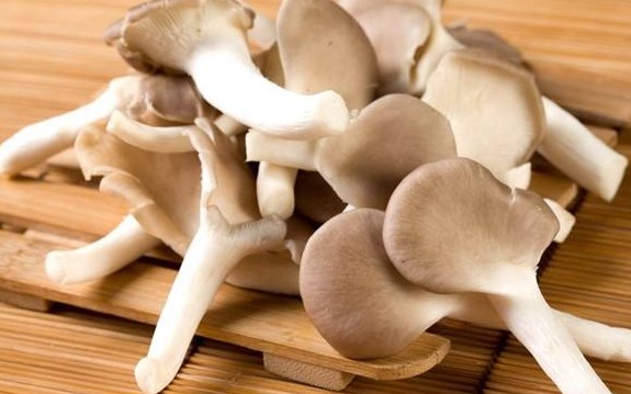 六旬男患大腸癌四期拒食蔬菜 醫生建議改食1物 持續兩年半病情未復發