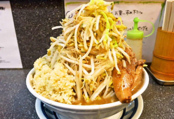 連鎖拉麵店新規矩要客20分鐘吃完麵！曾推各奇怪規則被嘲似邪教