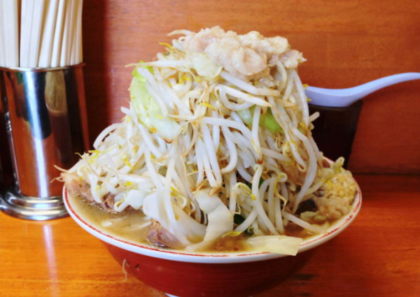 連鎖拉麵店新規矩要客20分鐘吃完麵！曾推各奇怪規則被嘲似邪教