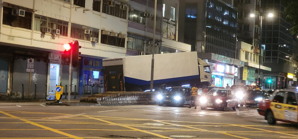 港人遇恐怖的士司機狂扭軚！超多苦主有共鳴怕炒車：揸開F1賽車？