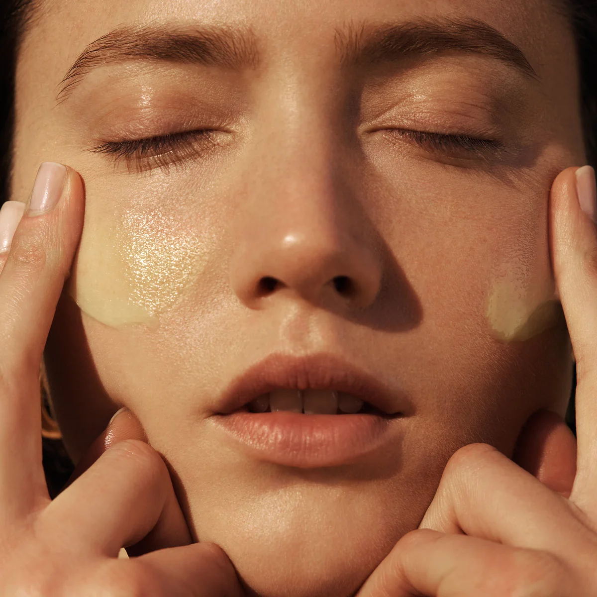 EVE LOM 卸妝潔面霜 售價HK$590/100ml;HK$920/200ml