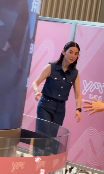 網民大讚「凍齡女神」(圖片來源：小紅書@半肥瘦DV)