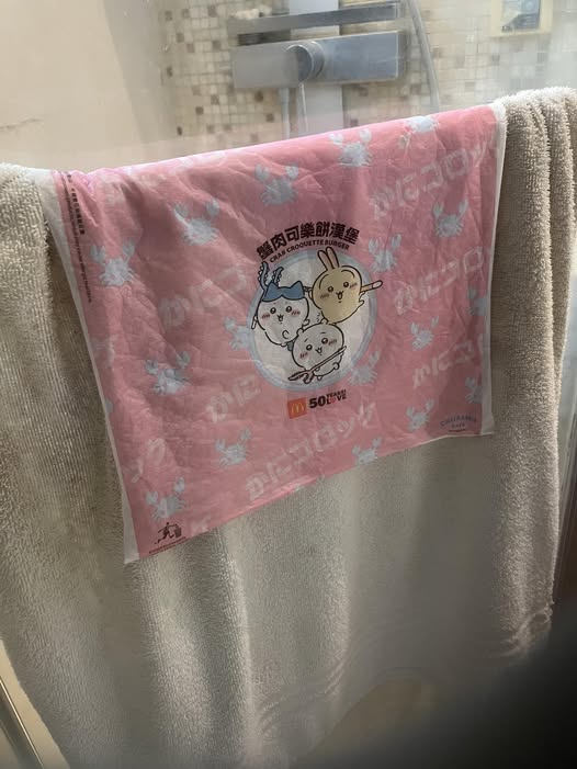 chiikawa麥當勞包裝紙炒價最高$199！粉絲勁愛洗淨晾乾珍藏  貼紙最貴$200